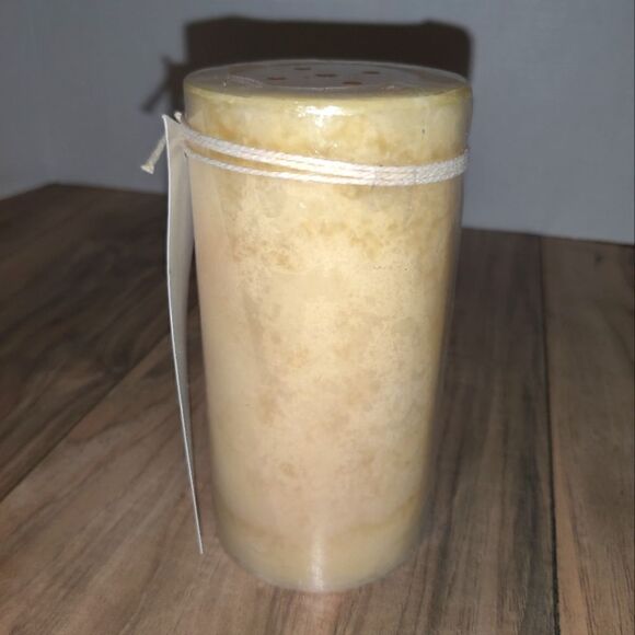 Bloom & Prosper Candle Co. Pillar Candle Vanilla Musk Richly Scented 3in x 6in - Picture 4 of 5